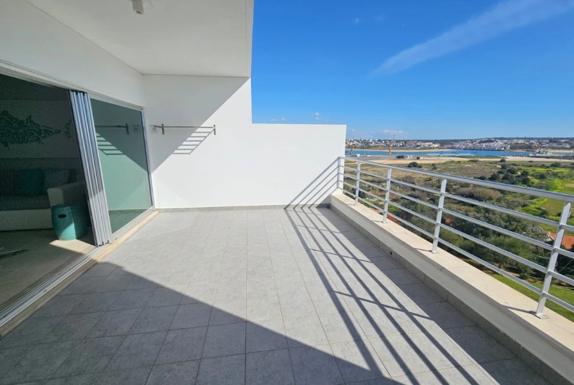 Apartamentos no Algarve com vista da marina e junto à praia
