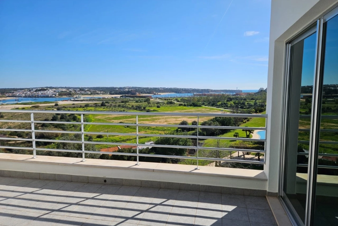 Apartamentos no Algarve com vista da marina e junto à praia