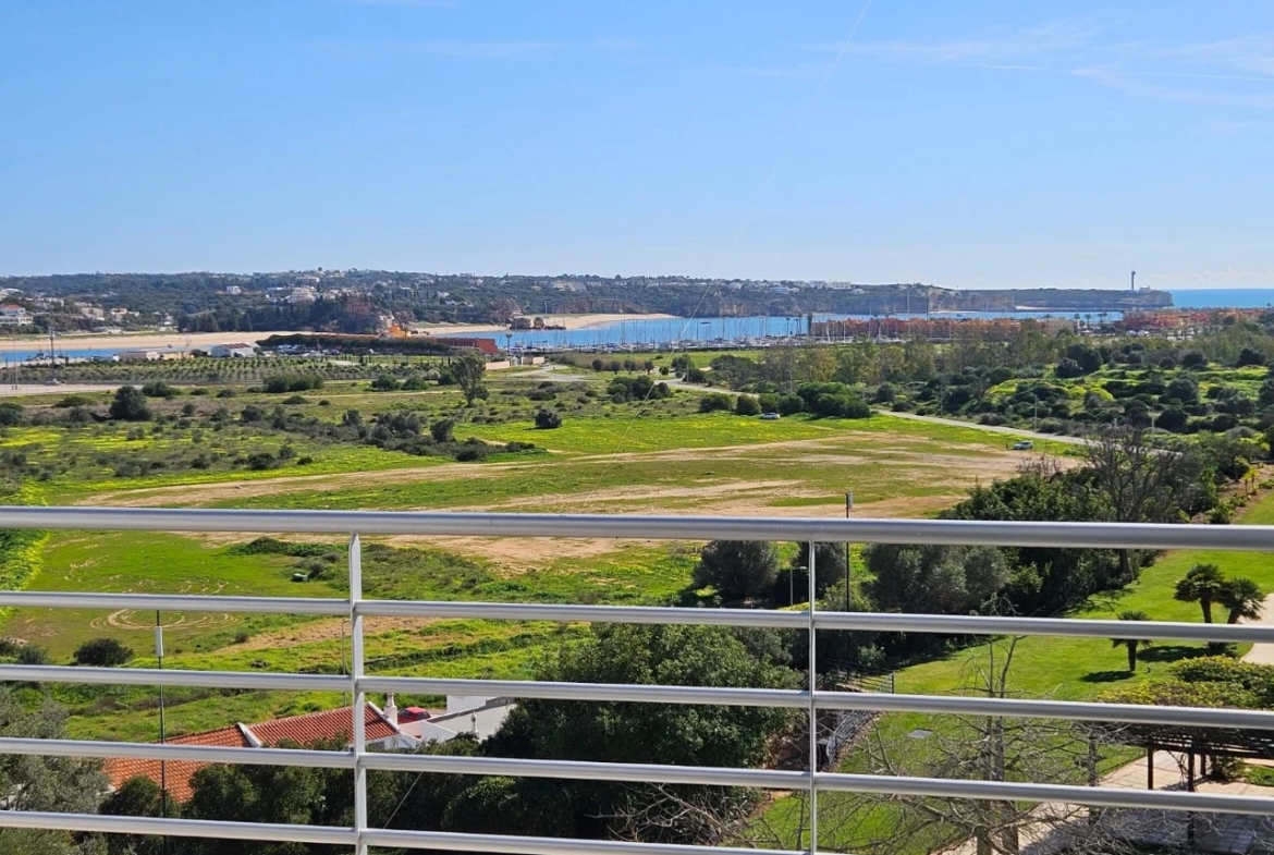 Apartamentos no Algarve com vista da marina e junto à praia