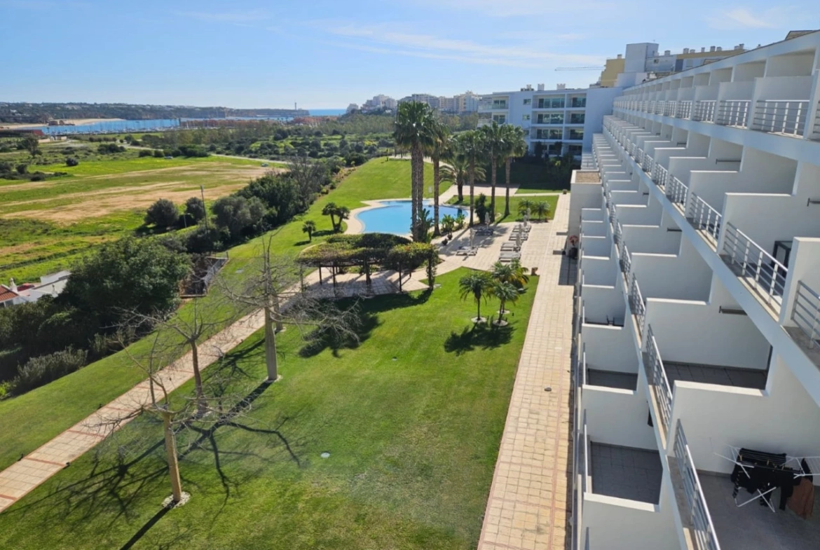 Apartamentos no Algarve com vista da marina e junto à praia