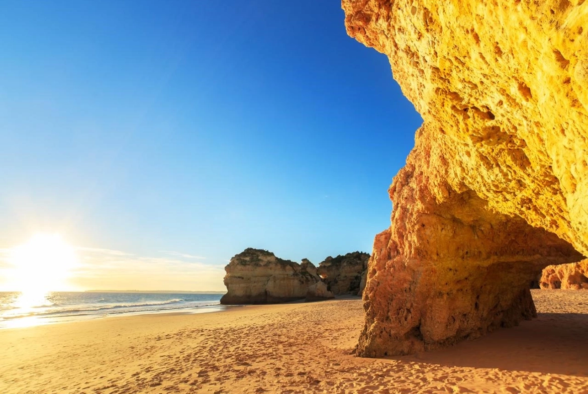 Apartamentos no Algarve com vista da marina e junto à praia