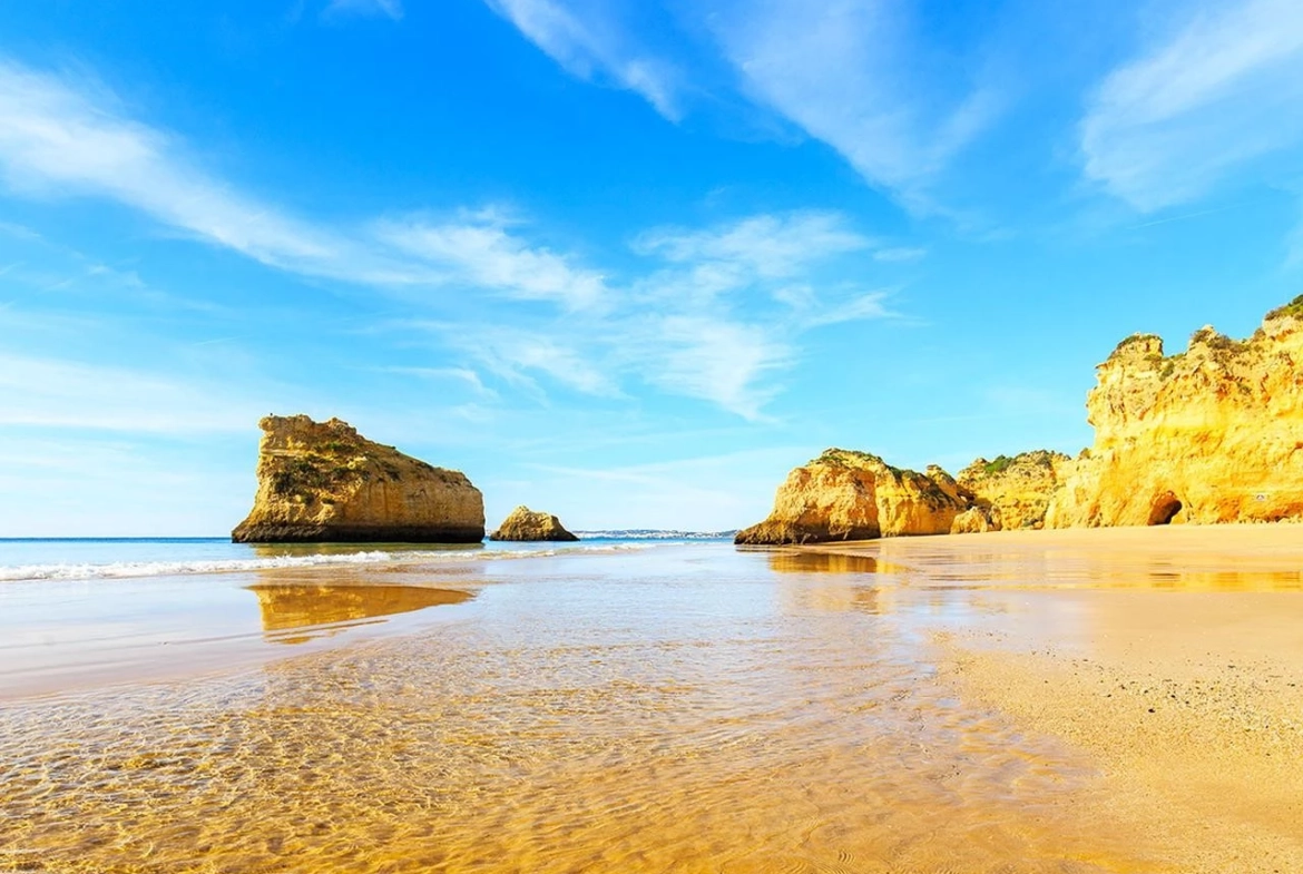 Apartamentos no Algarve com vista da marina e junto à praia