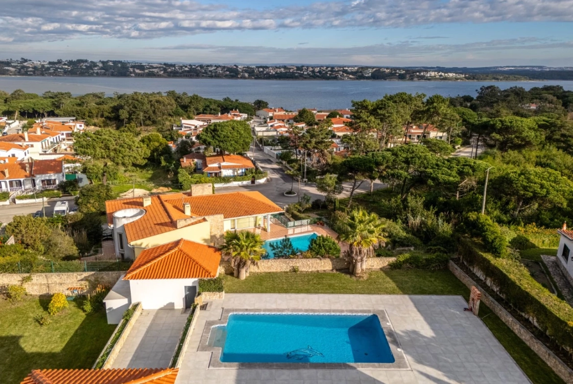 Moradia com 4 quartos e piscina com vista para a Lagoa de Óbidos