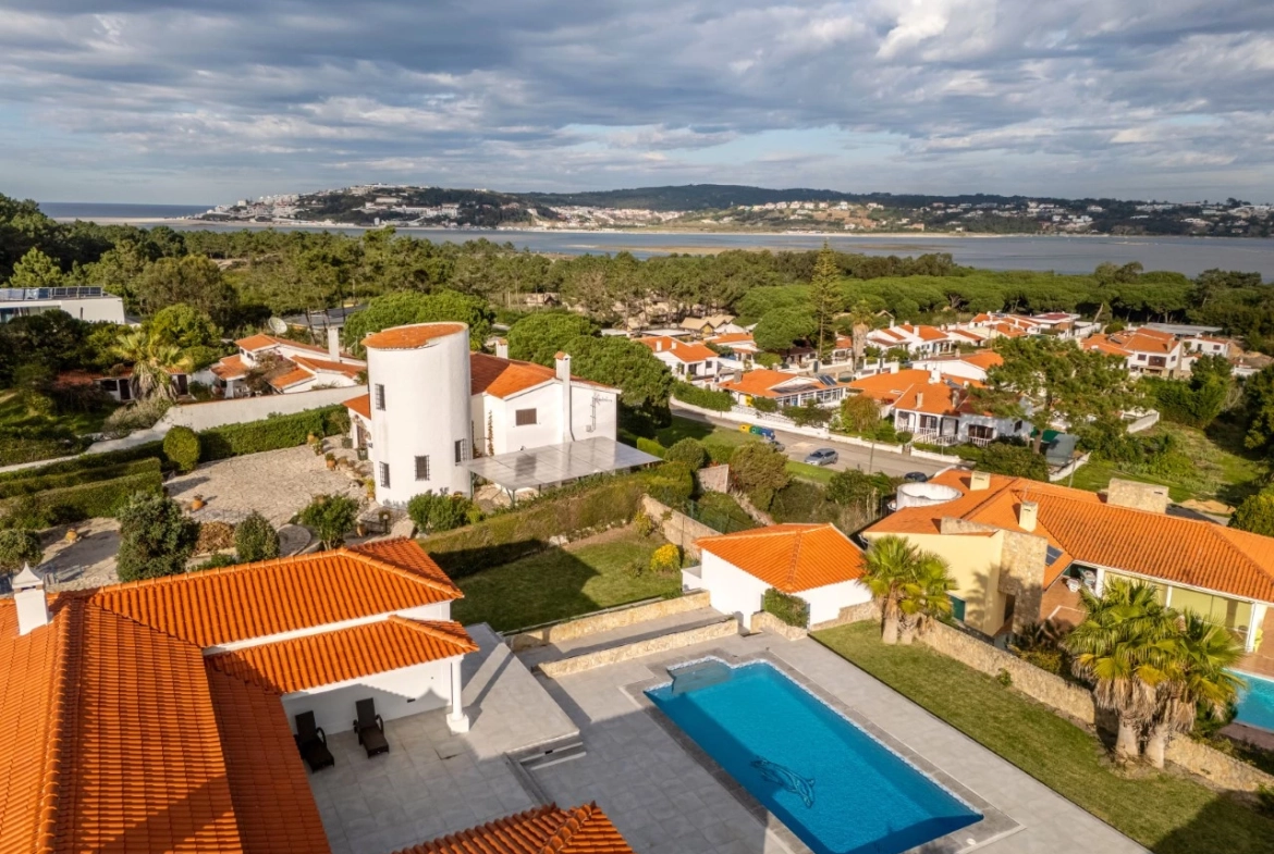Moradia com 4 quartos e piscina com vista para a Lagoa de Óbidos