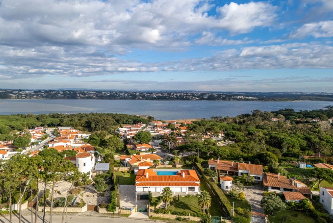 Moradia com 4 quartos e piscina com vista para a Lagoa de Óbidos