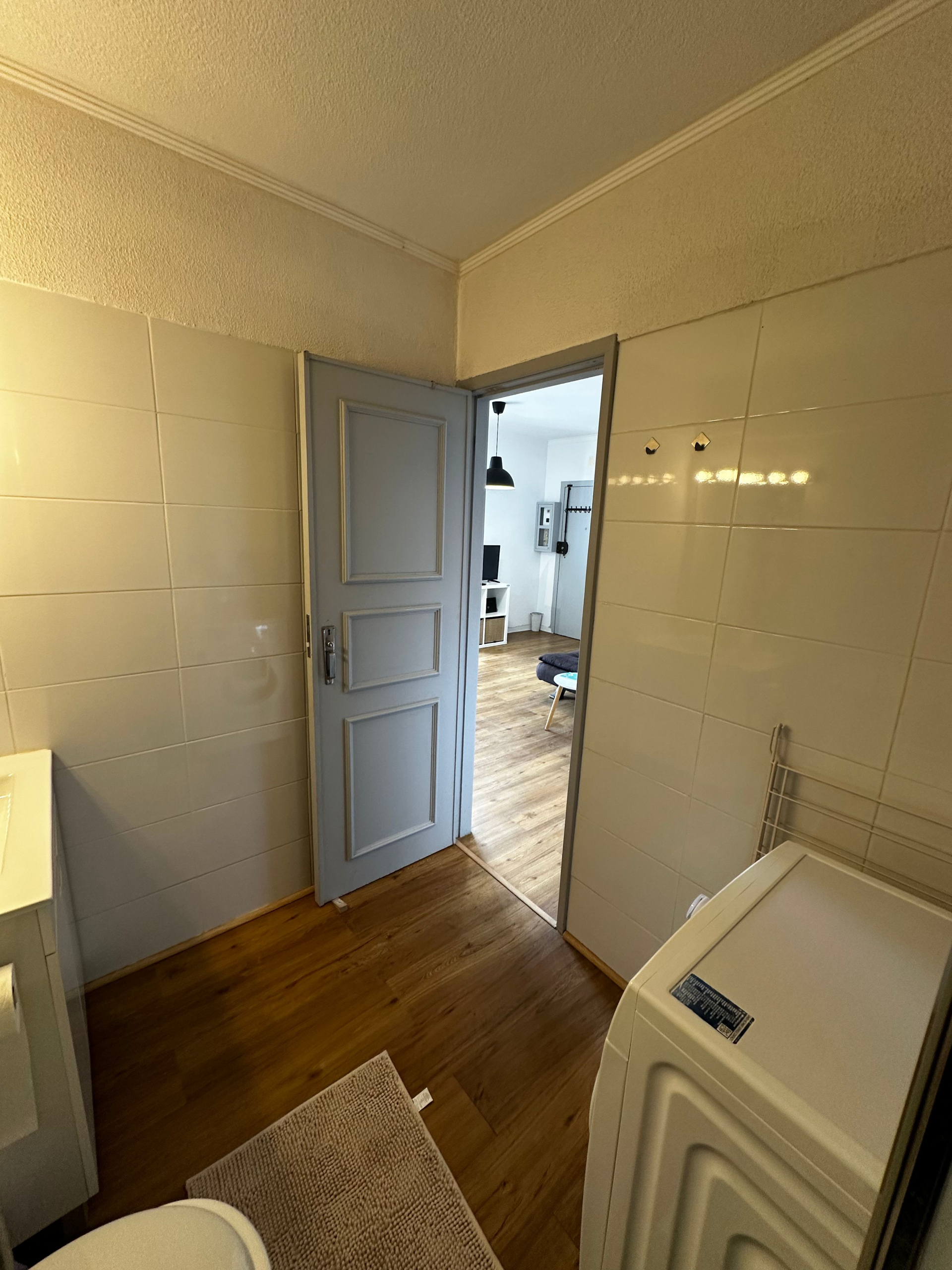casa-banho-2025-05-15 15.11.03-1.heic Monte Estoril, Avenida Piemonte, 251 – T1 com charme e luz natural no coração da sofisticação