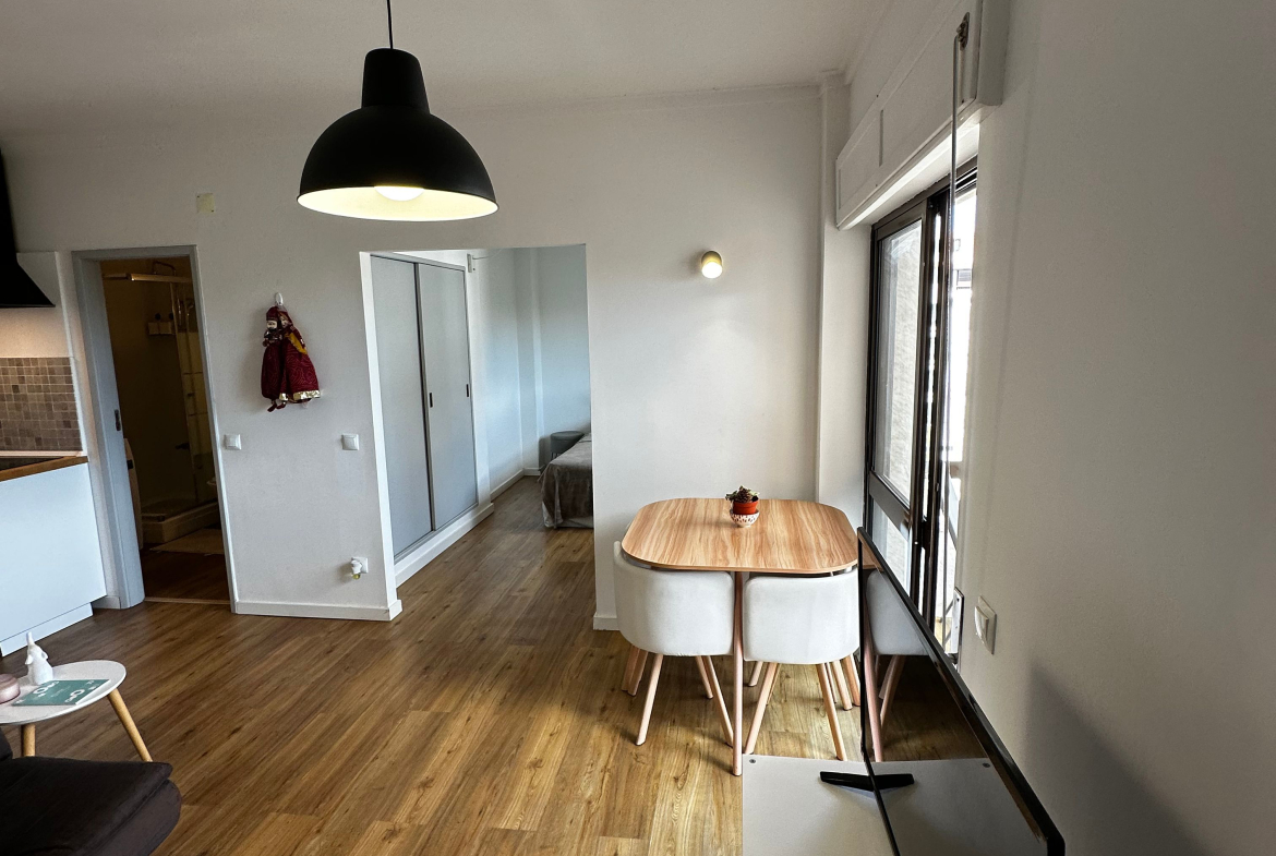 Monte Estoril, Avenida Piemonte, 251 – T1 com charme e luz natural no coração da sofisticação