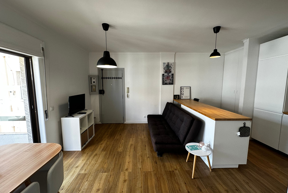 Monte Estoril, Avenida Piemonte, 251 – T1 com charme e luz natural no coração da sofisticação