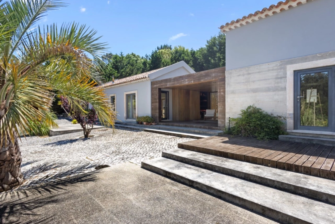 Moradia Exclusiva: Natureza, História e Praia à Porta