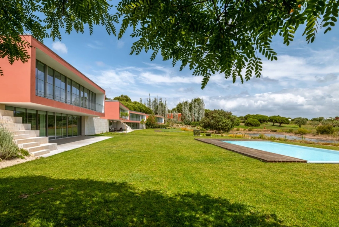Moradia isolada com 4 quartos no Bom Sucesso Resort, jardim e piscina a 7 minutos da Lagoa de Óbidos e das praias do Oeste
