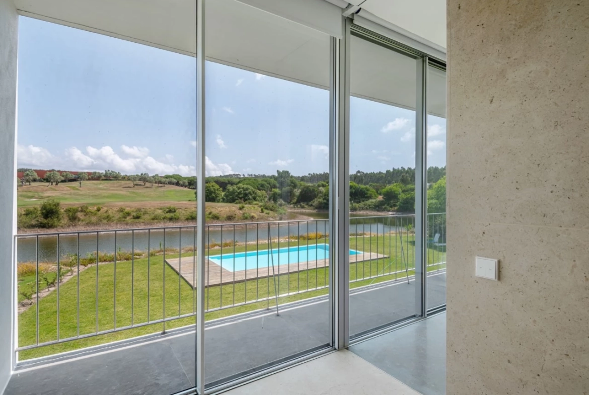Moradia isolada com 4 quartos no Bom Sucesso Resort, jardim e piscina a 7 minutos da Lagoa de Óbidos e das praias do Oeste