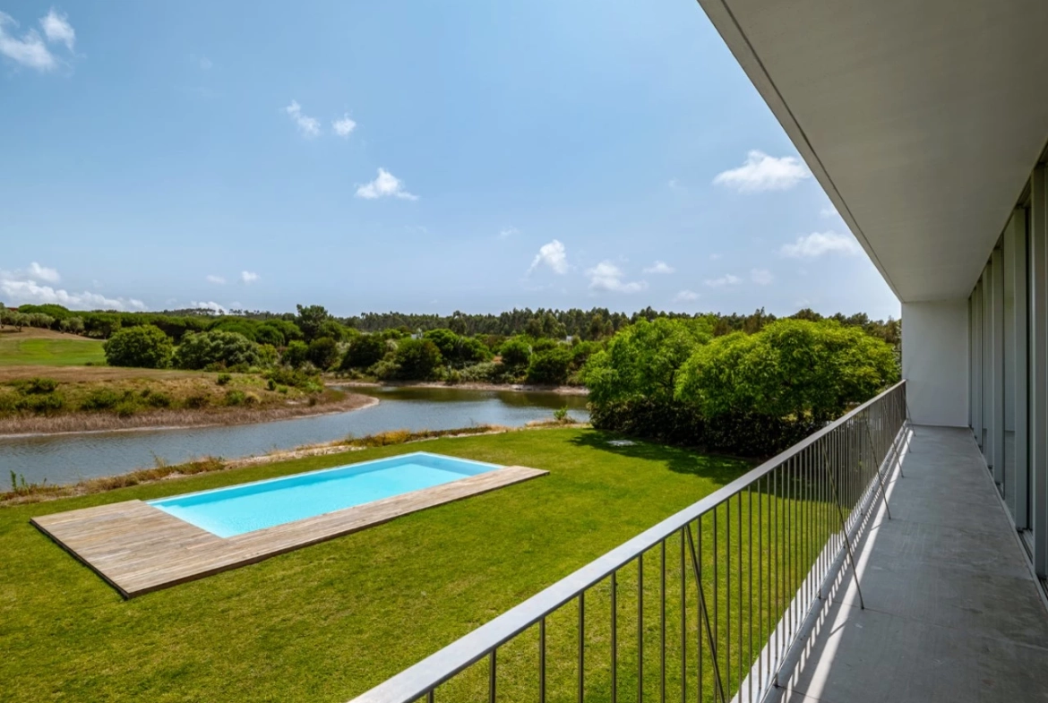 Moradia isolada com 4 quartos no Bom Sucesso Resort, jardim e piscina a 7 minutos da Lagoa de Óbidos e das praias do Oeste