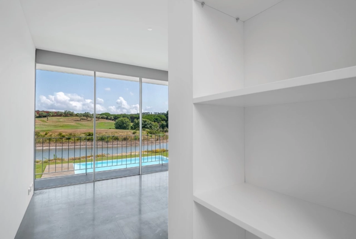 Moradia isolada com 4 quartos no Bom Sucesso Resort, jardim e piscina a 7 minutos da Lagoa de Óbidos e das praias do Oeste