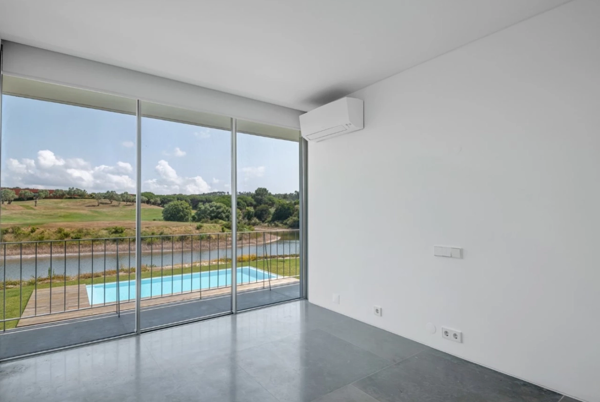 Moradia isolada com 4 quartos no Bom Sucesso Resort, jardim e piscina a 7 minutos da Lagoa de Óbidos e das praias do Oeste