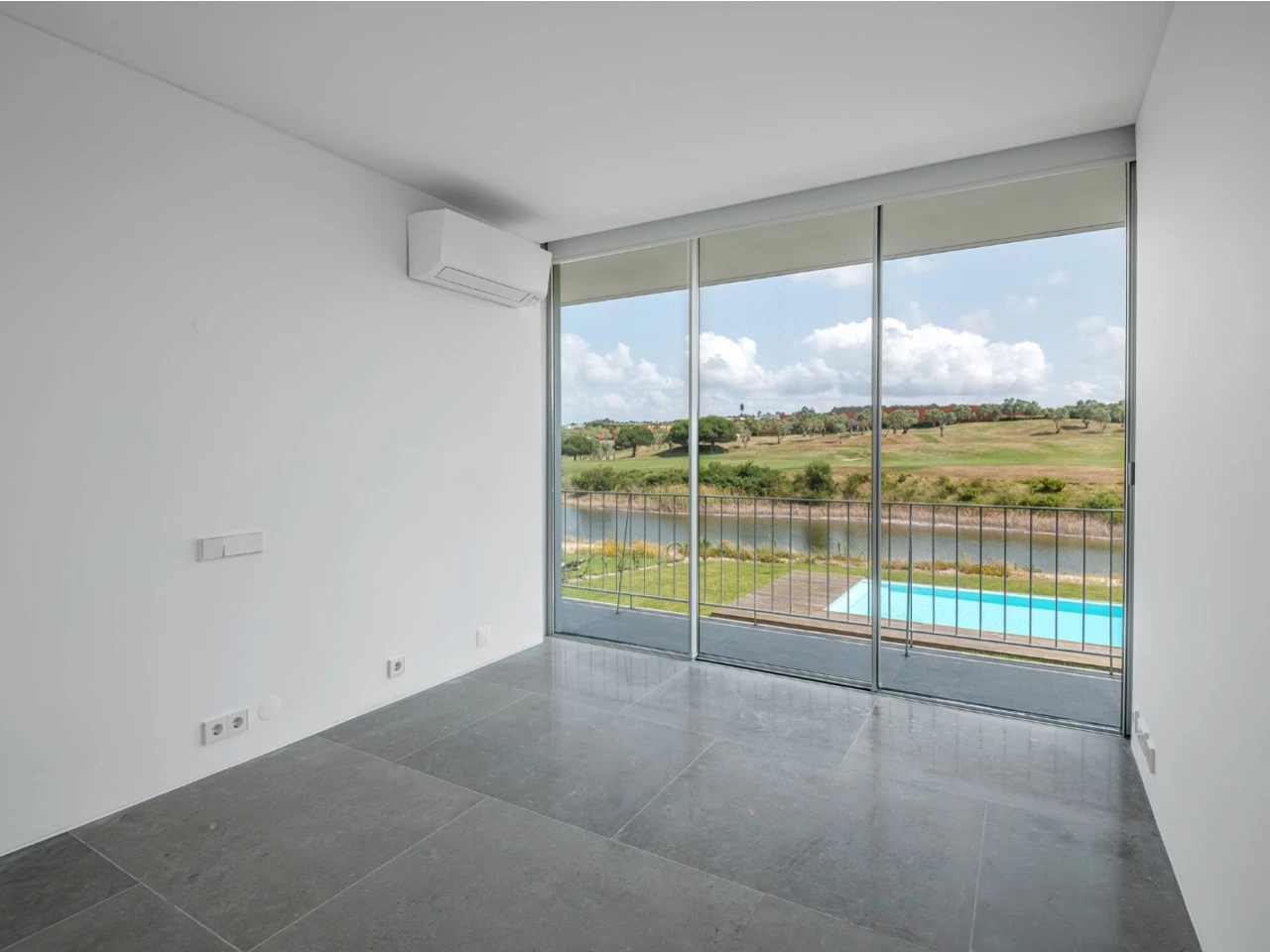 ID92117801-0000-0500-0000-000015f4468e.jpg Moradia isolada com 4 quartos no Bom Sucesso Resort, jardim e piscina a 7 minutos da Lagoa de Óbidos e das praias do Oeste