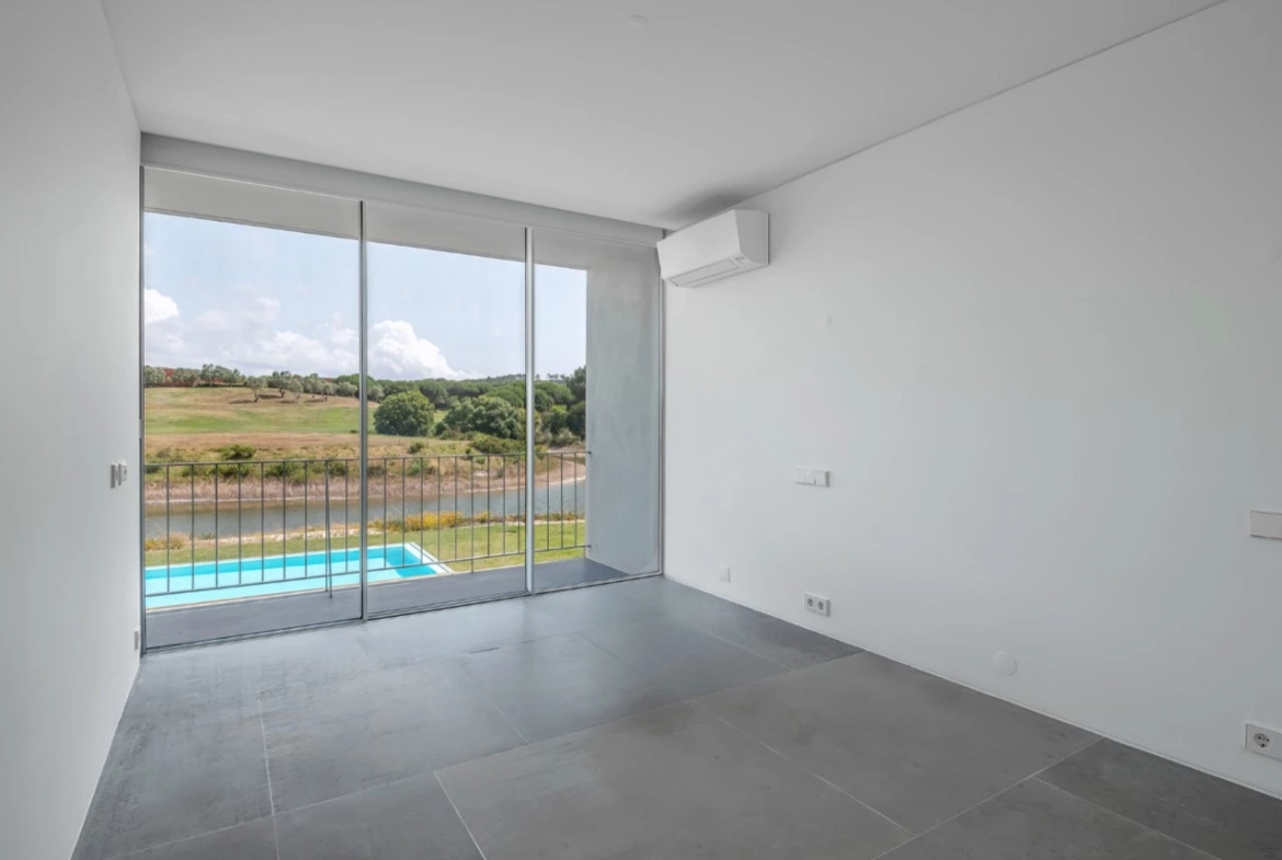Moradia isolada com 4 quartos no Bom Sucesso Resort, jardim e piscina a 7 minutos da Lagoa de Óbidos e das praias do Oeste