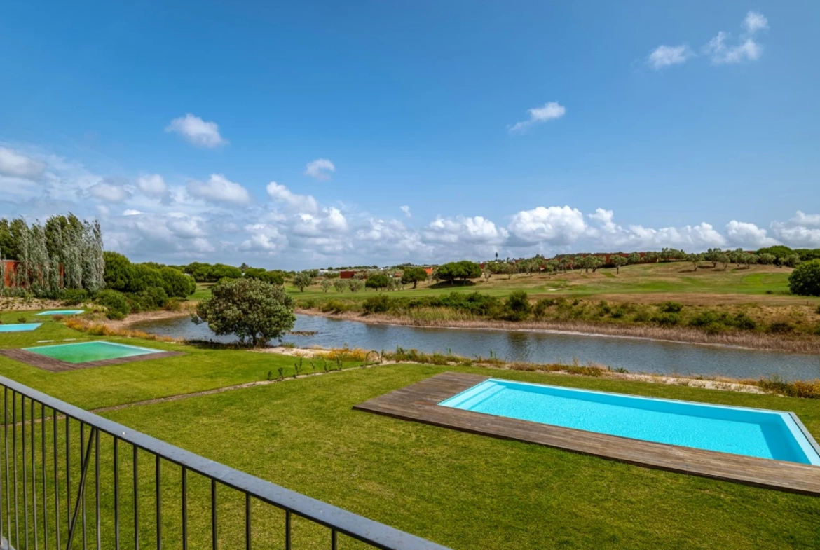 Moradia isolada com 4 quartos no Bom Sucesso Resort, jardim e piscina a 7 minutos da Lagoa de Óbidos e das praias do Oeste