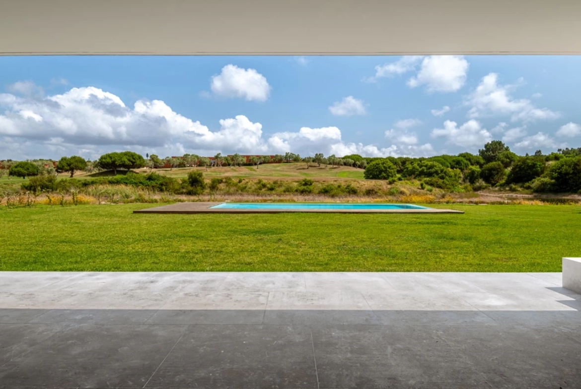 Moradia isolada com 4 quartos no Bom Sucesso Resort, jardim e piscina a 7 minutos da Lagoa de Óbidos e das praias do Oeste