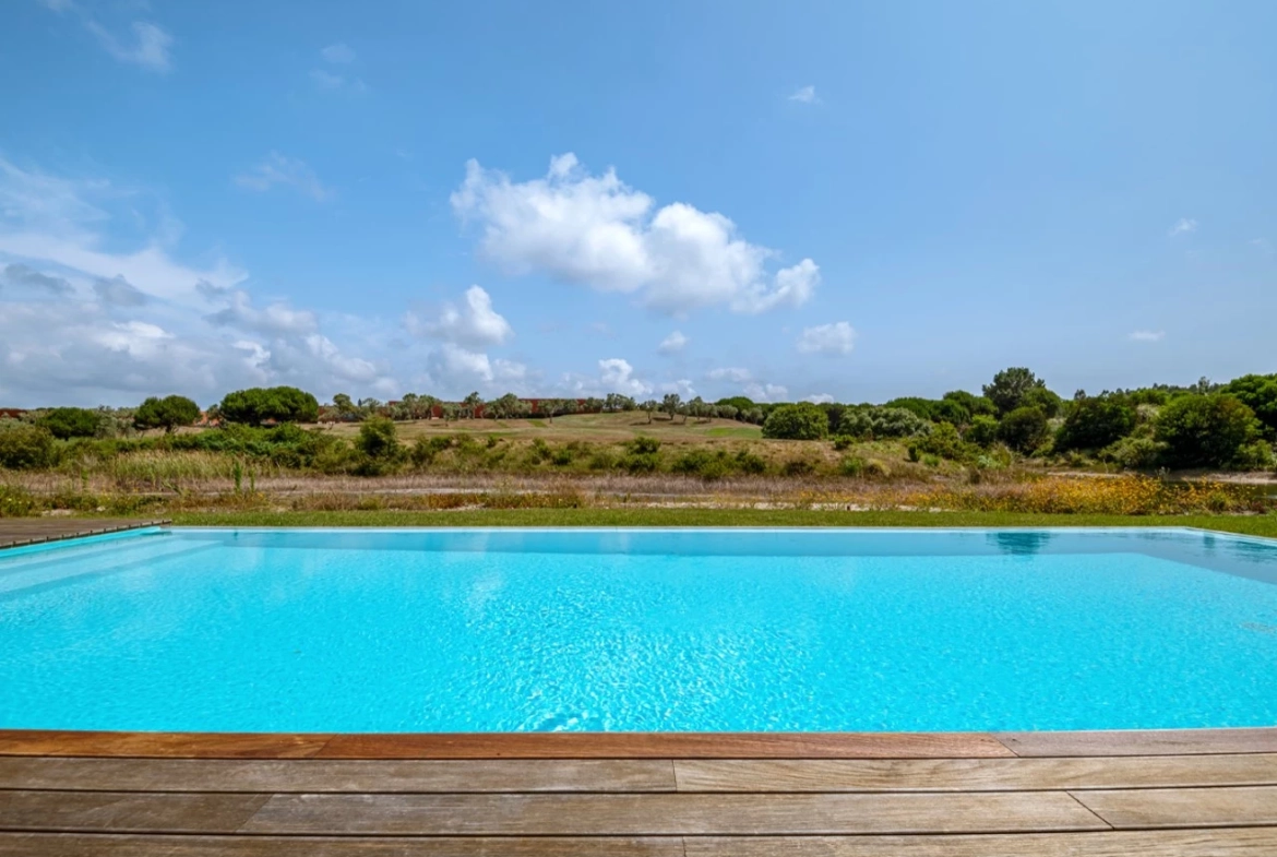 Moradia isolada com 4 quartos no Bom Sucesso Resort, jardim e piscina a 7 minutos da Lagoa de Óbidos e das praias do Oeste
