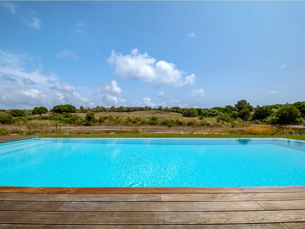 ID92117801-0000-0500-0000-000015f446ed.jpg Moradia isolada com 4 quartos no Bom Sucesso Resort, jardim e piscina a 7 minutos da Lagoa de Óbidos e das praias do Oeste