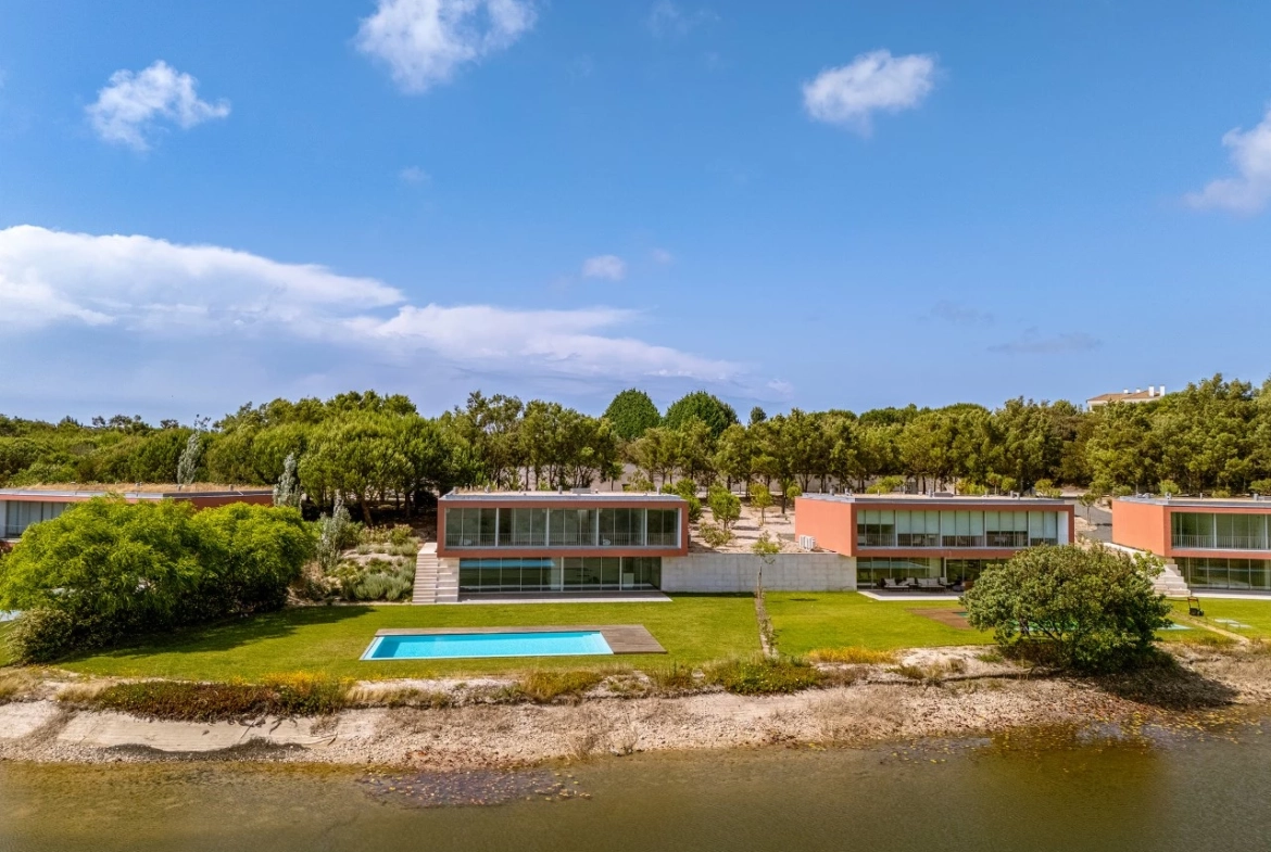 Moradia isolada com 4 quartos no Bom Sucesso Resort, jardim e piscina a 7 minutos da Lagoa de Óbidos e das praias do Oeste