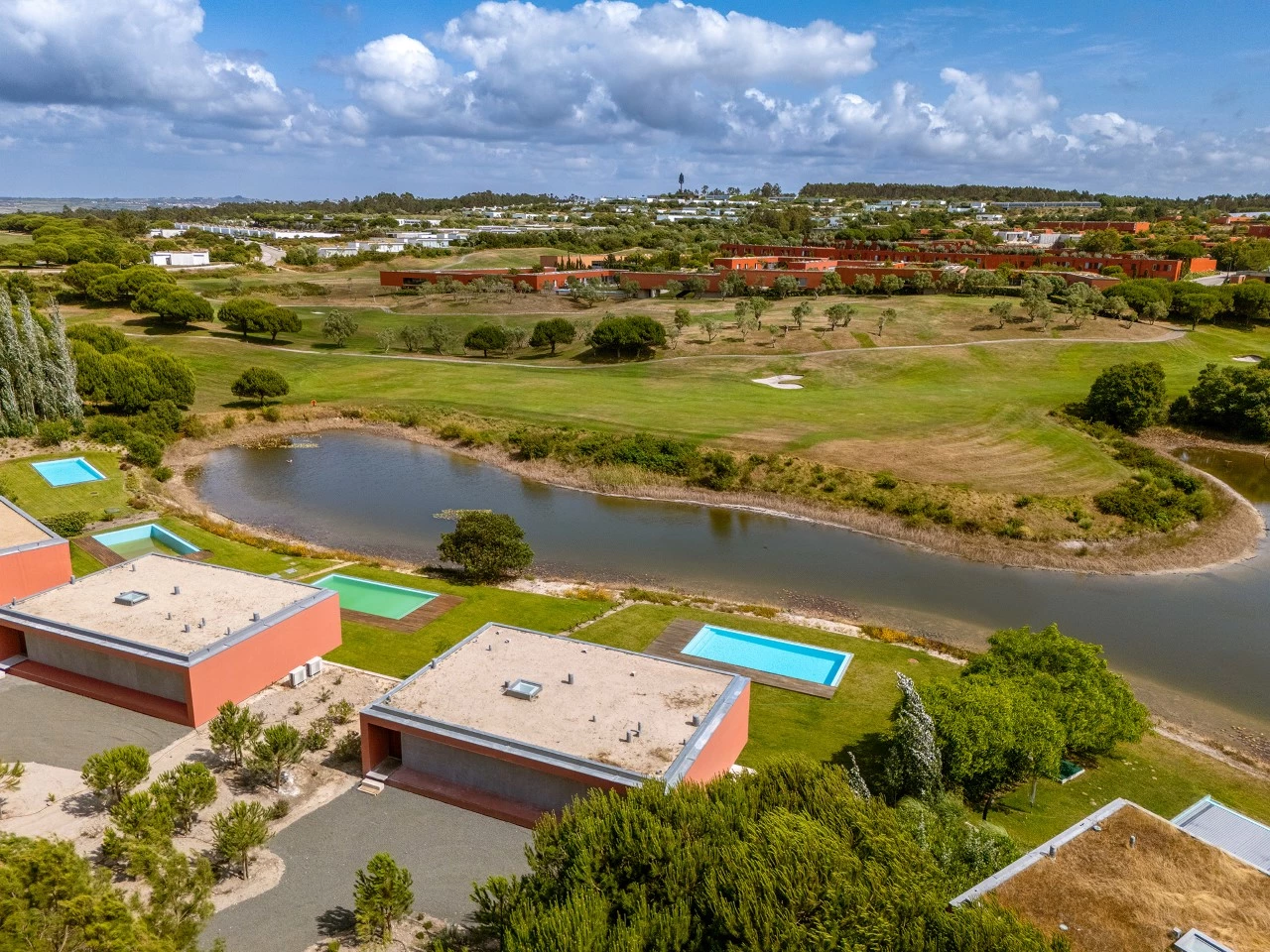 ID92117801-0000-0500-0000-000015f4470e.jpg Moradia isolada com 4 quartos no Bom Sucesso Resort, jardim e piscina a 7 minutos da Lagoa de Óbidos e das praias do Oeste