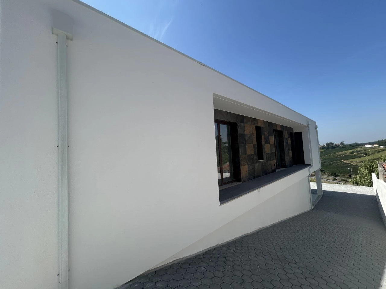 Magnifica moradia contemporânea em fase de acabamentos