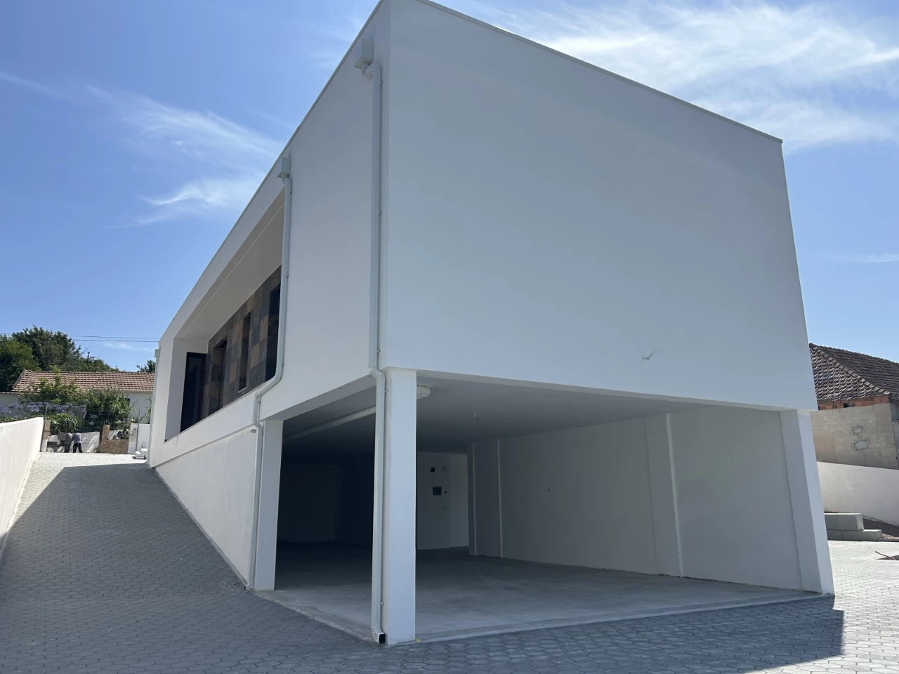 Magnifica moradia contemporânea em fase de acabamentos