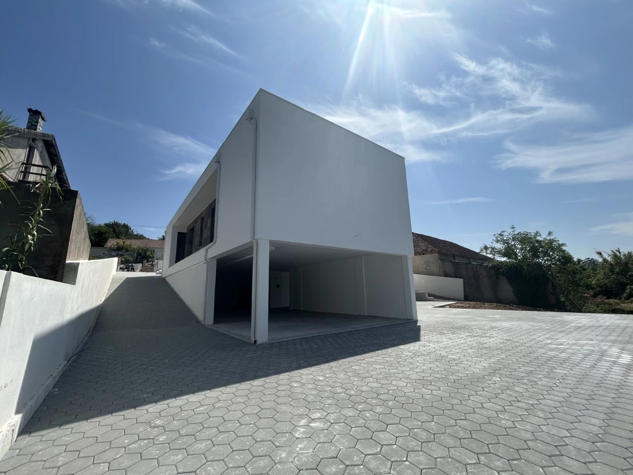 Magnifica moradia contemporânea em fase de acabamentos