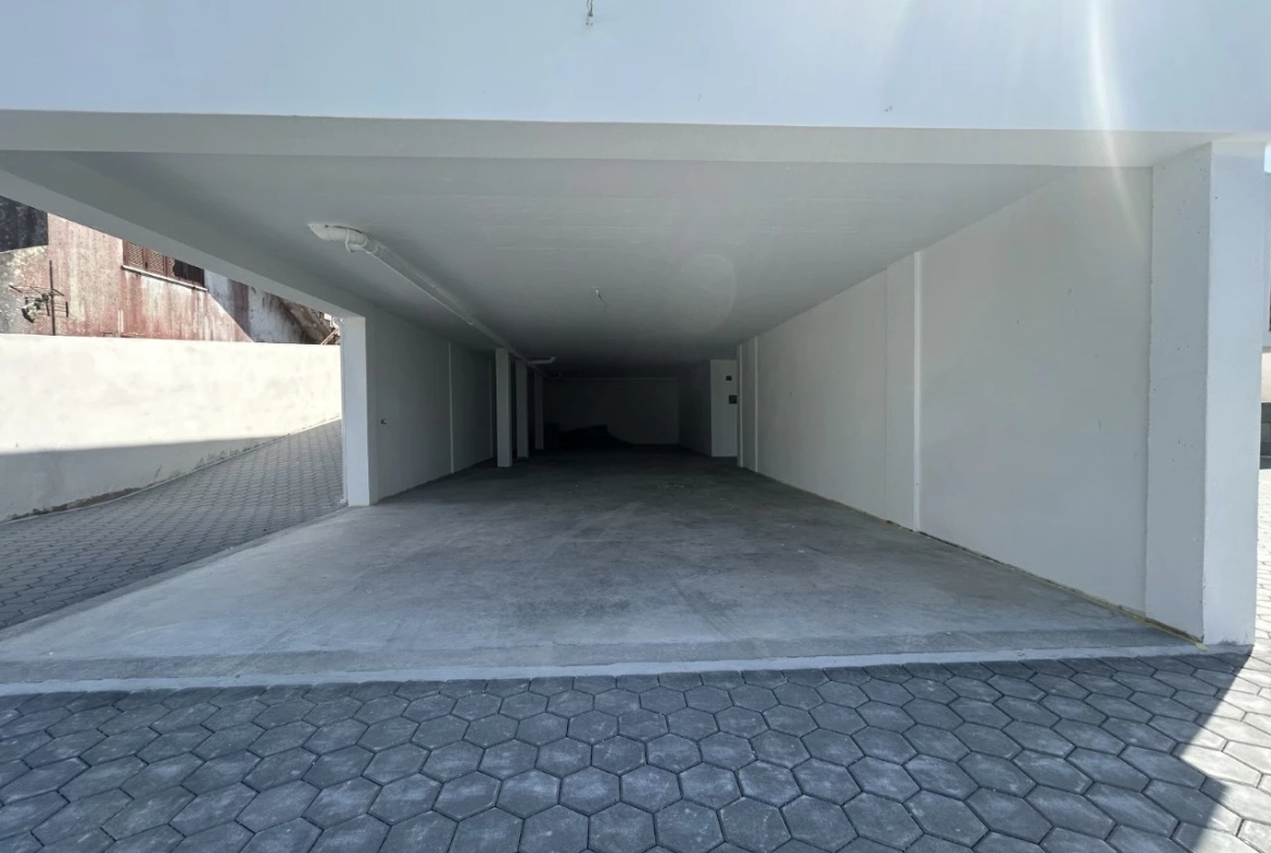 Magnifica moradia contemporânea em fase de acabamentos