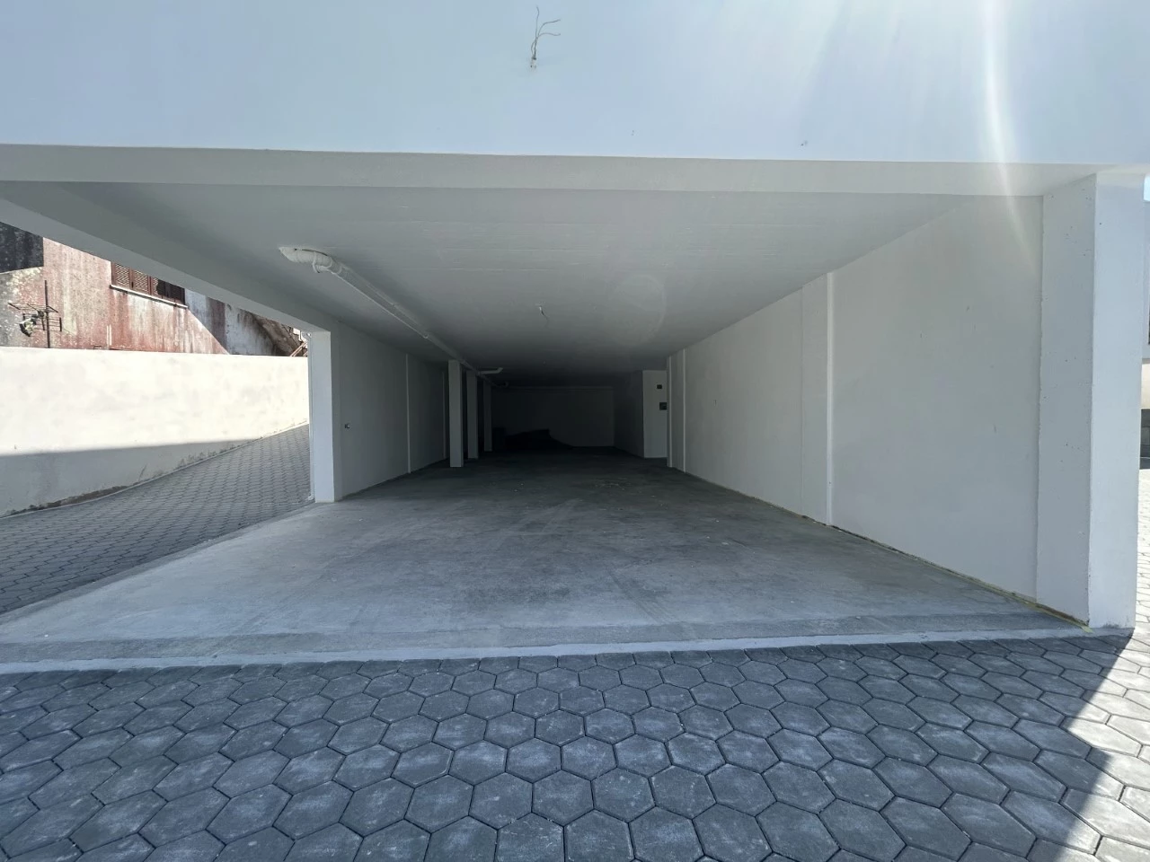Magnifica moradia contemporânea em fase de acabamentos