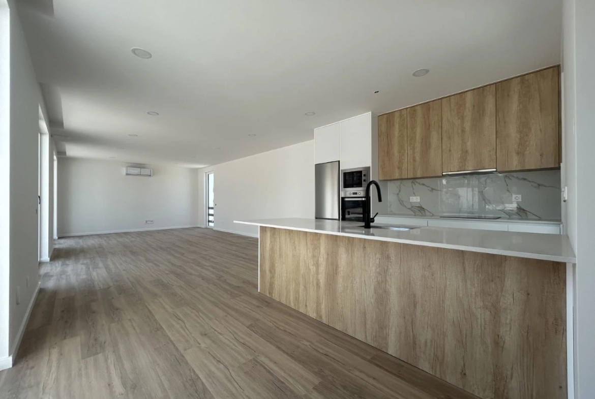 Magnifica moradia contemporânea em fase de acabamentos