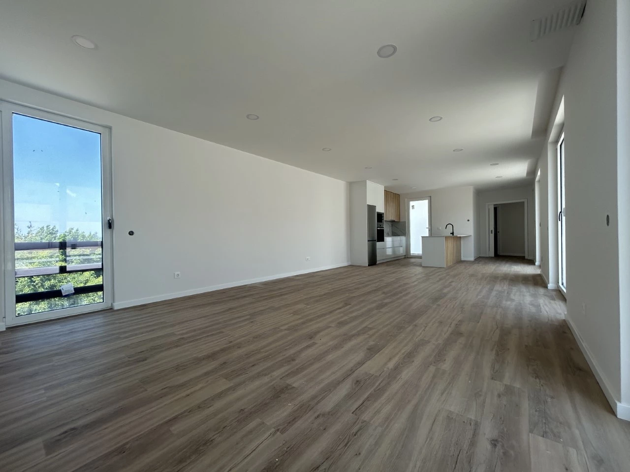 Magnifica moradia contemporânea em fase de acabamentos