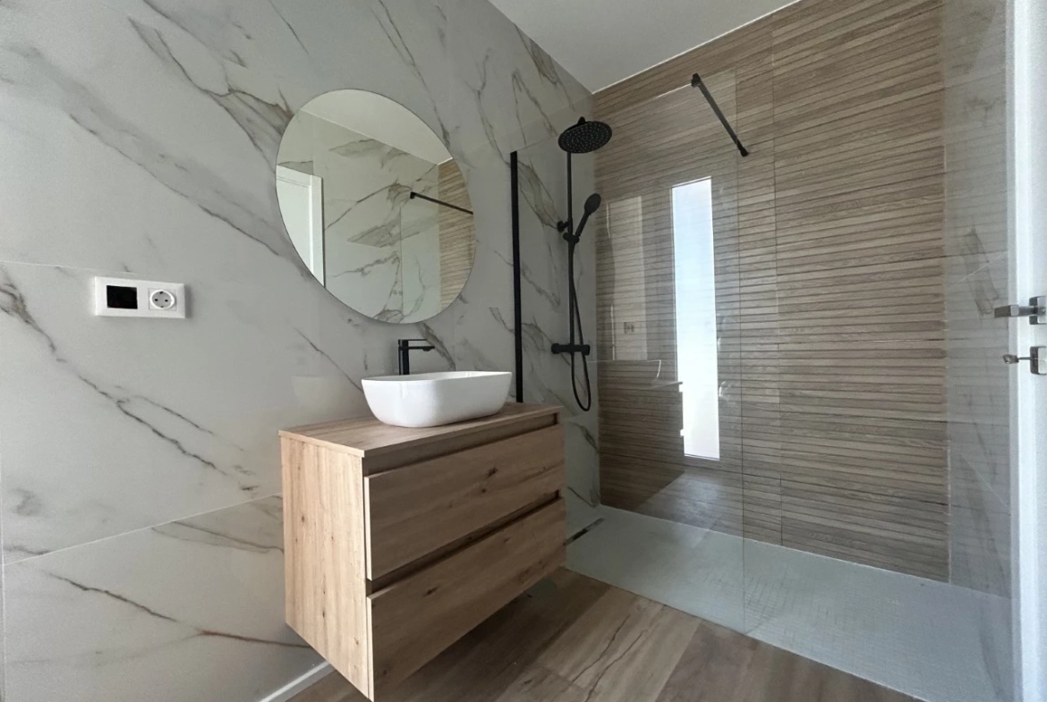 Magnifica moradia contemporânea em fase de acabamentos