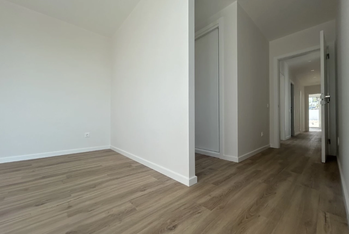 Magnifica moradia contemporânea em fase de acabamentos