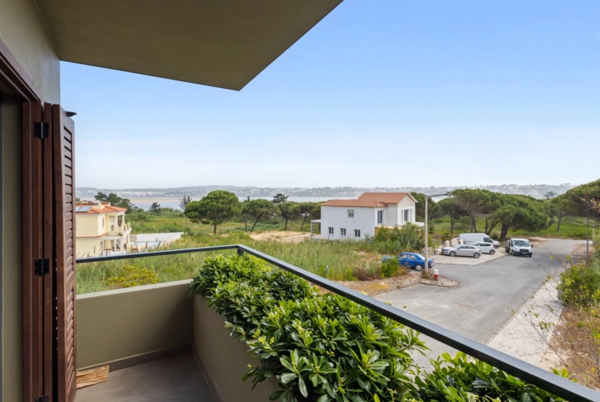 Moradia T3+1 junto à Lagoa de Óbidos e às praias de Peniche com vista deslumbrante