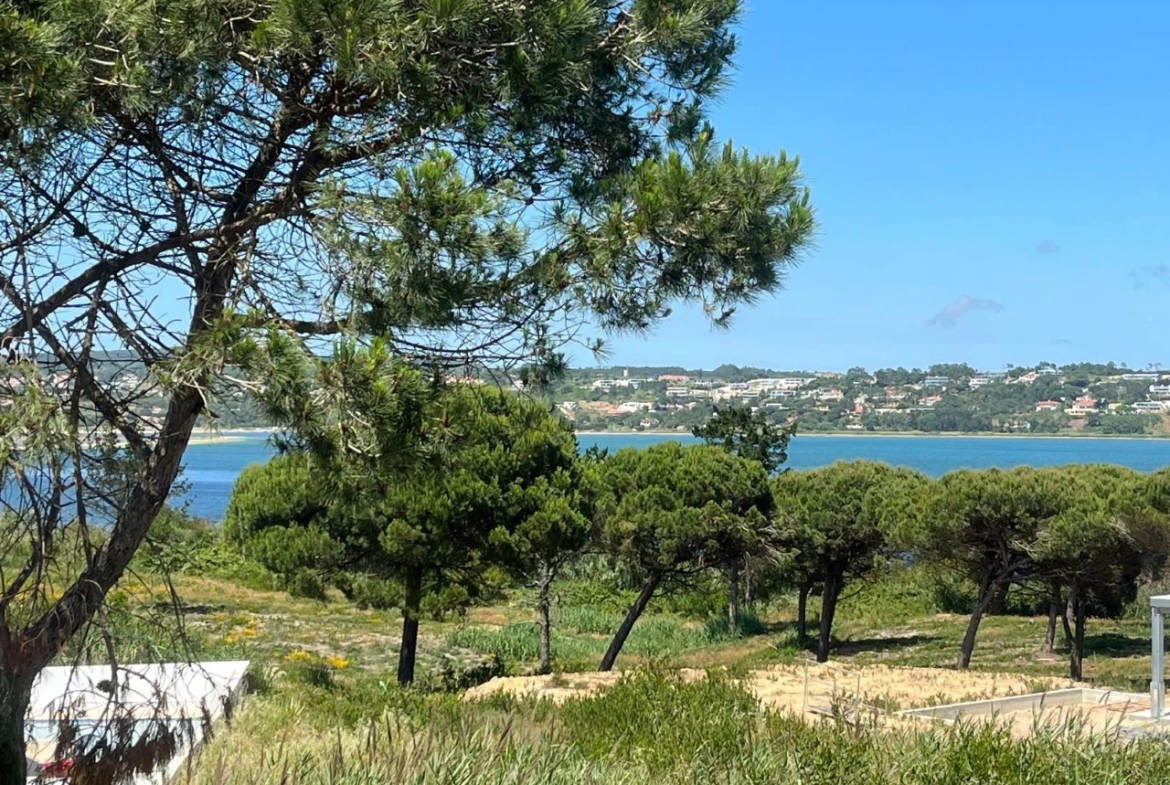 Moradia T3+1 junto à Lagoa de Óbidos e às praias de Peniche com vista deslumbrante