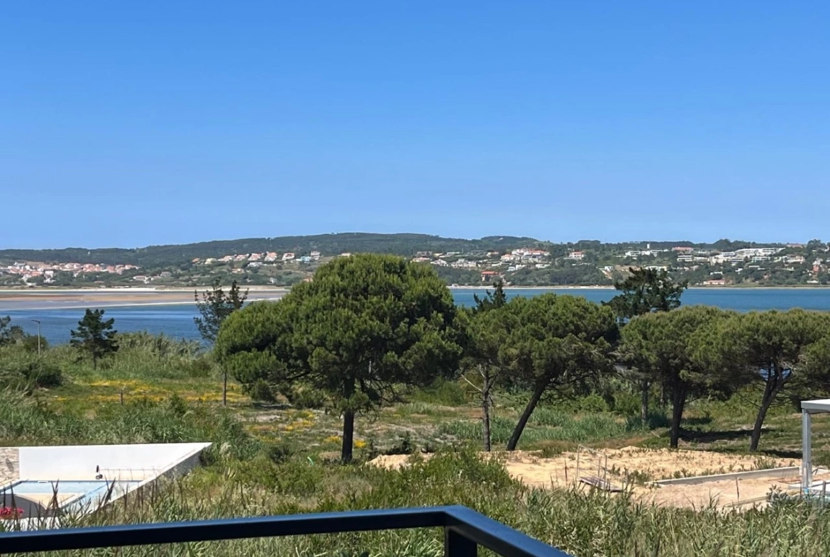 Moradia T3+1 junto à Lagoa de Óbidos e às praias de Peniche com vista deslumbrante