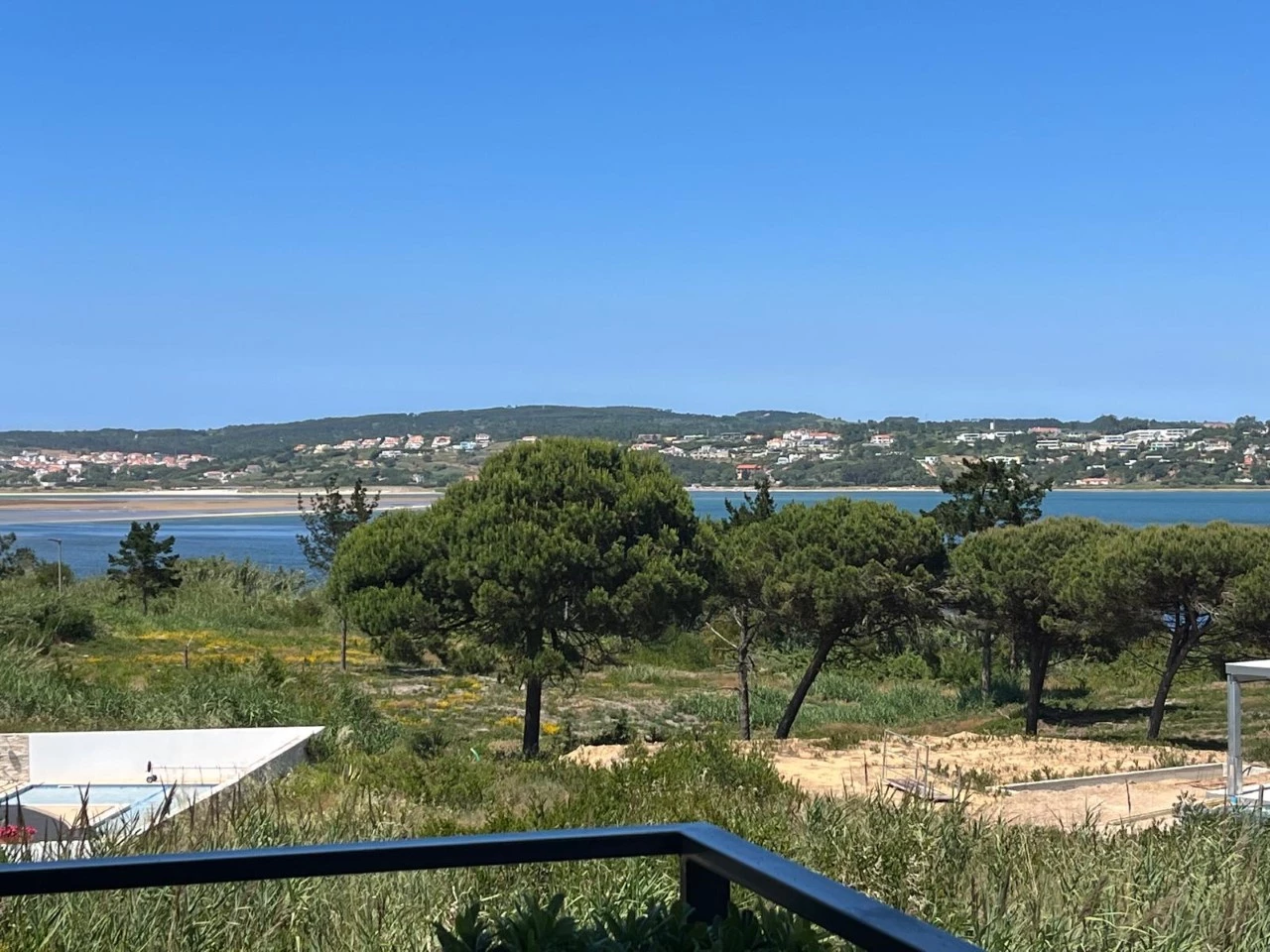 Moradia T3+1 junto à Lagoa de Óbidos e às praias de Peniche com vista deslumbrante