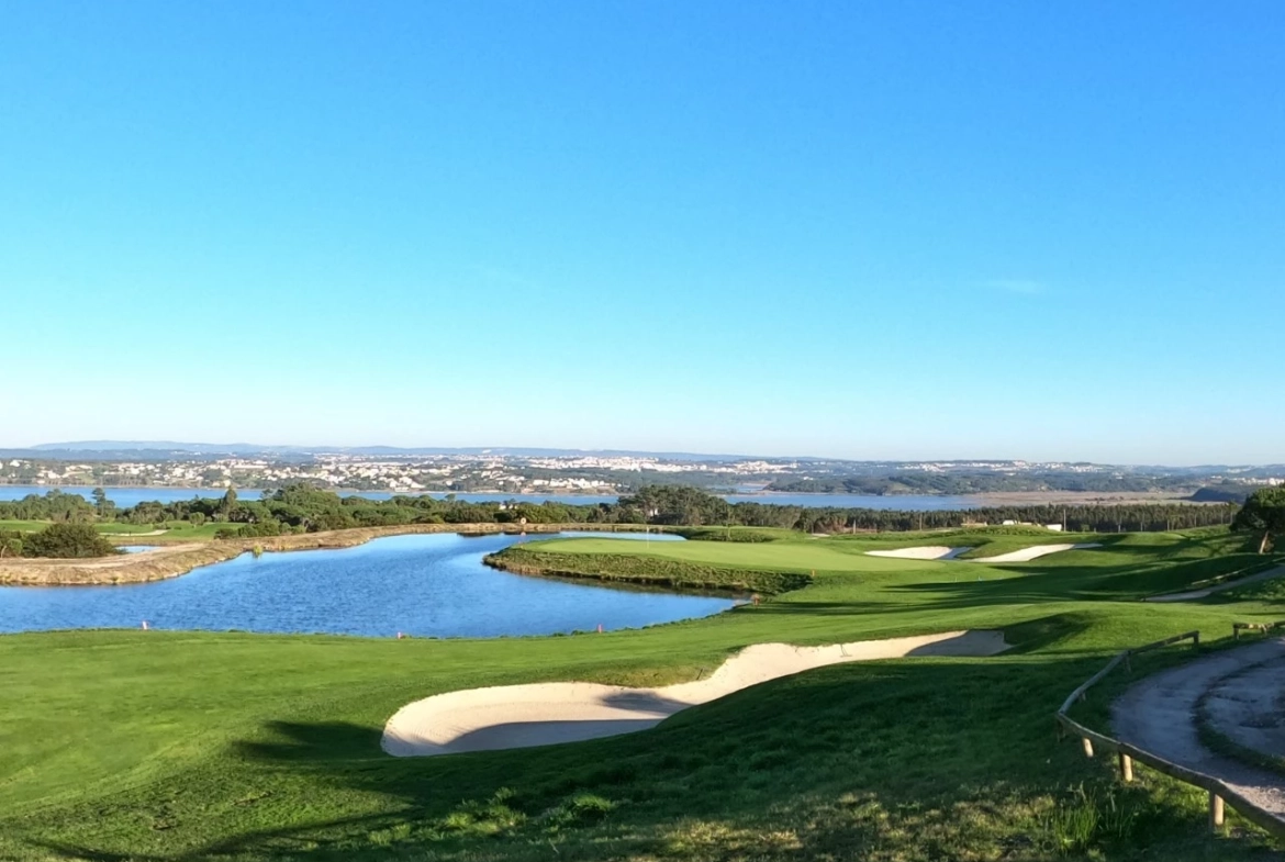 Moradia T3+1 junto à Lagoa de Óbidos e às praias de Peniche com vista deslumbrante
