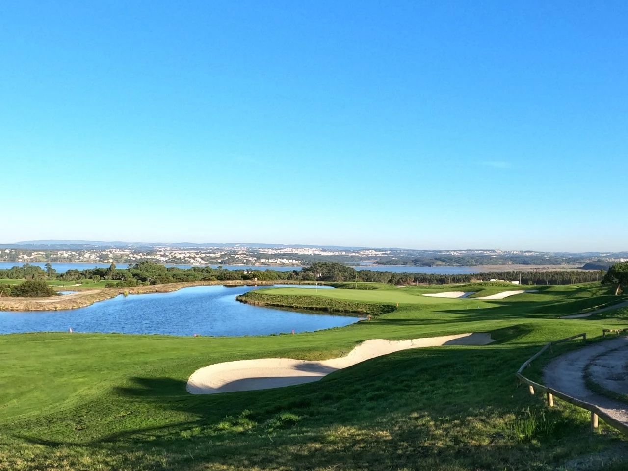 Moradia T3+1 junto à Lagoa de Óbidos e às praias de Peniche com vista deslumbrante
