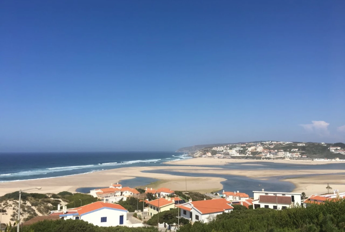 Moradia T3+1 junto à Lagoa de Óbidos e às praias de Peniche com vista deslumbrante