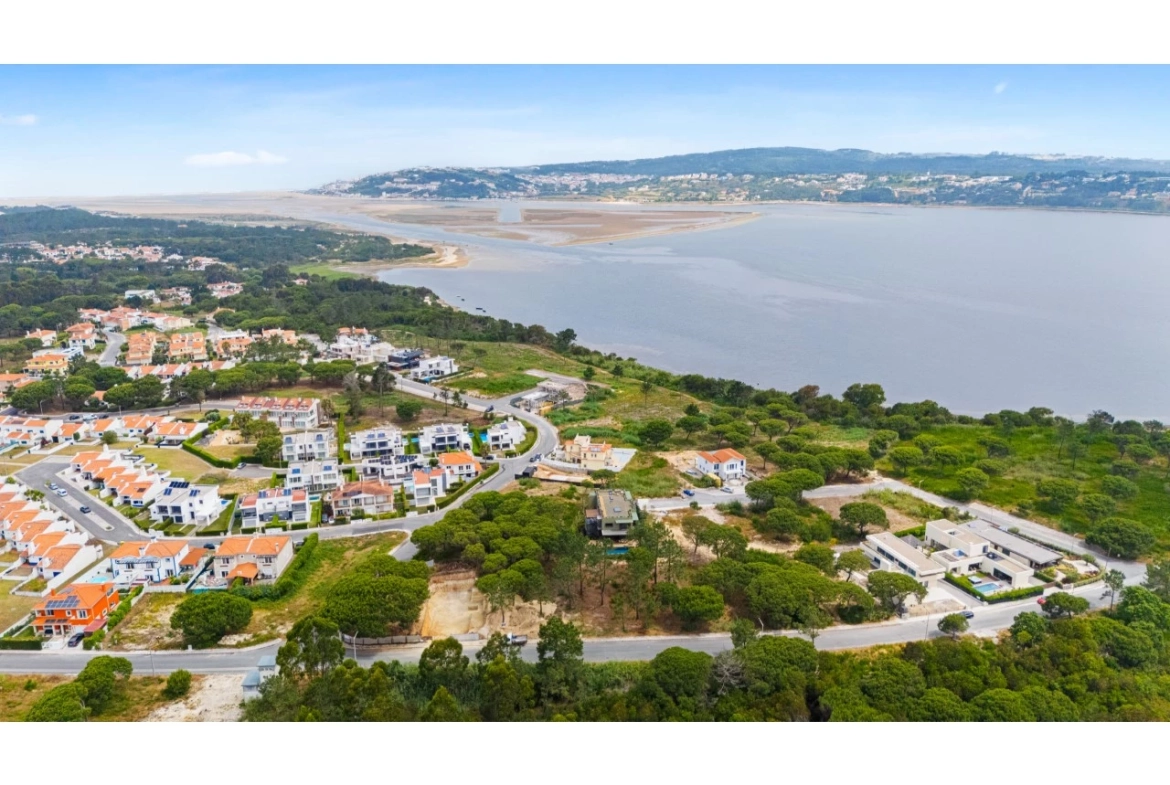 Moradia T3+1 junto à Lagoa de Óbidos e às praias de Peniche com vista deslumbrante