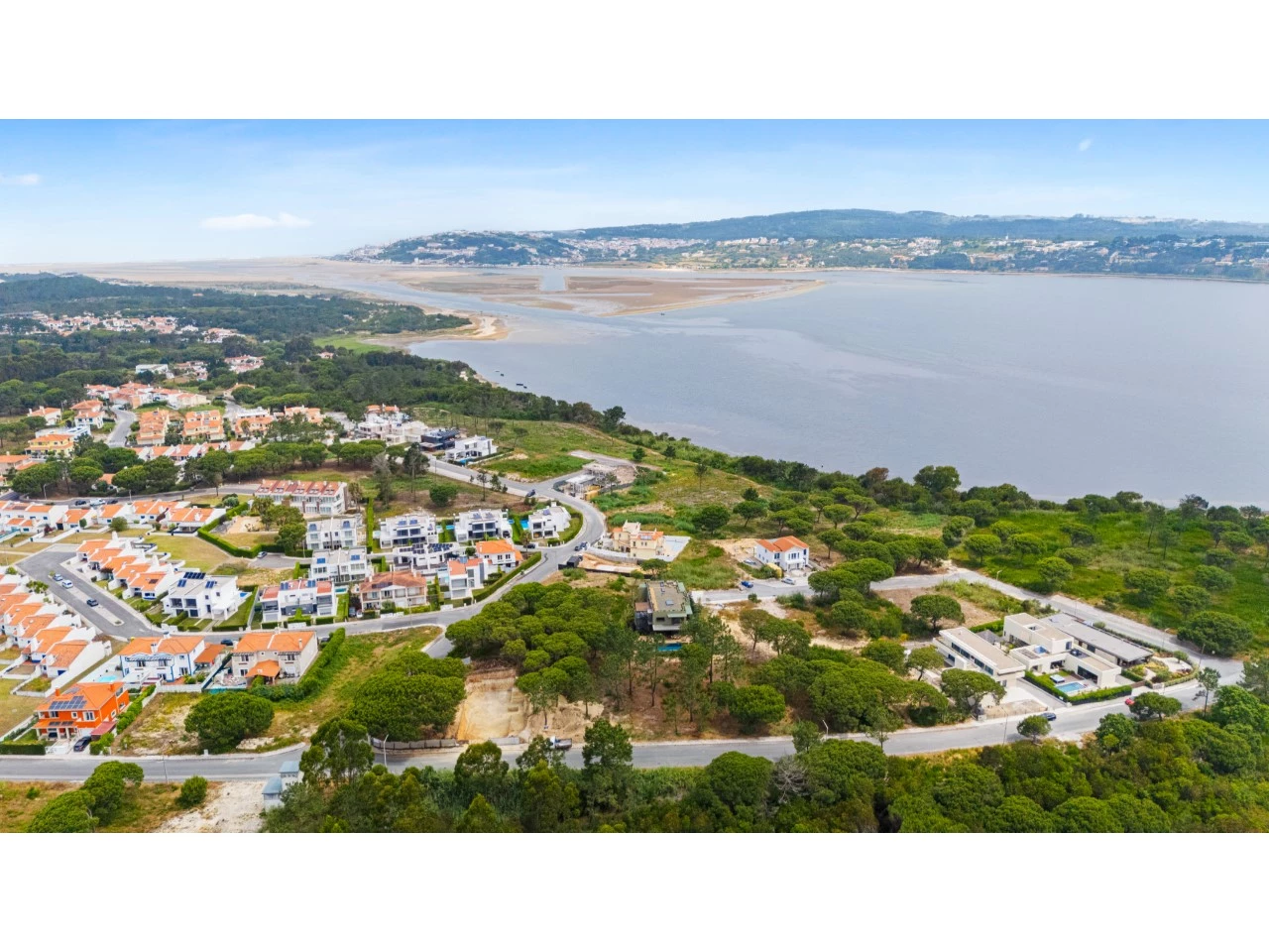 Moradia T3+1 junto à Lagoa de Óbidos e às praias de Peniche com vista deslumbrante