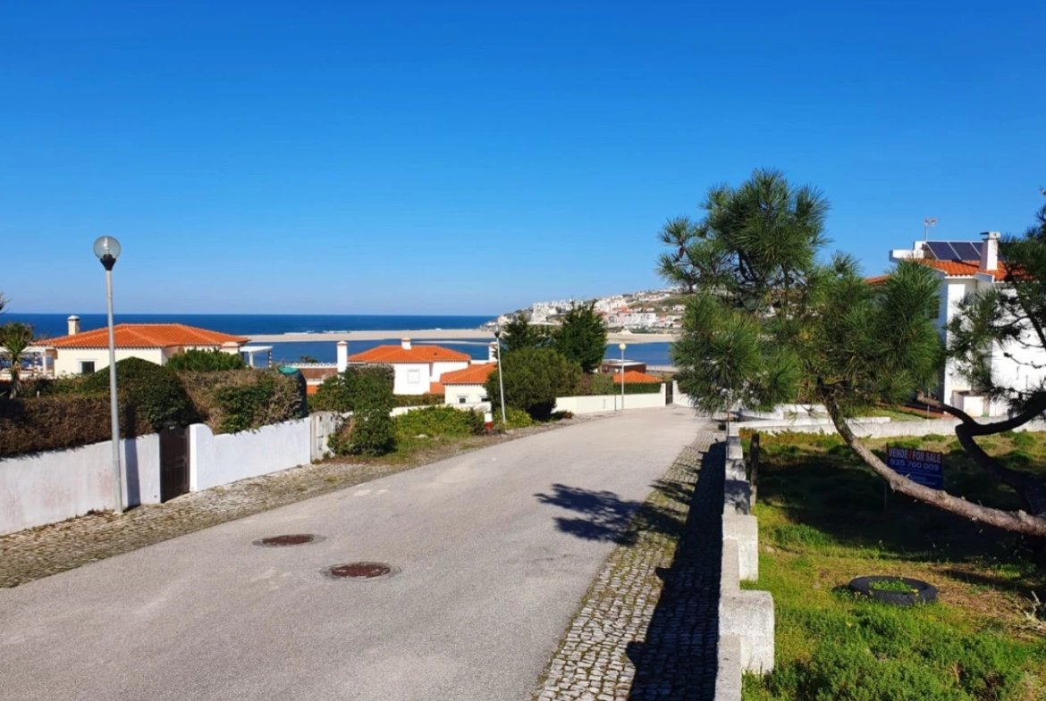 Moradia vista lagoa, praia e mar perto de vários campos de golfe