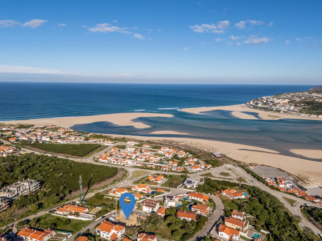 IDef653701-0000-0500-0000-000014263245.jpg Moradia vista lagoa, praia e mar perto de vários campos de golfe