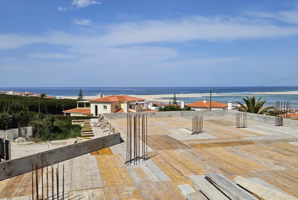 Moradia vista lagoa, praia e mar perto de vários campos de golfe