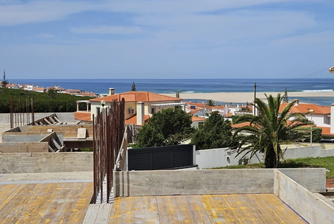 Moradia vista lagoa, praia e mar perto de vários campos de golfe