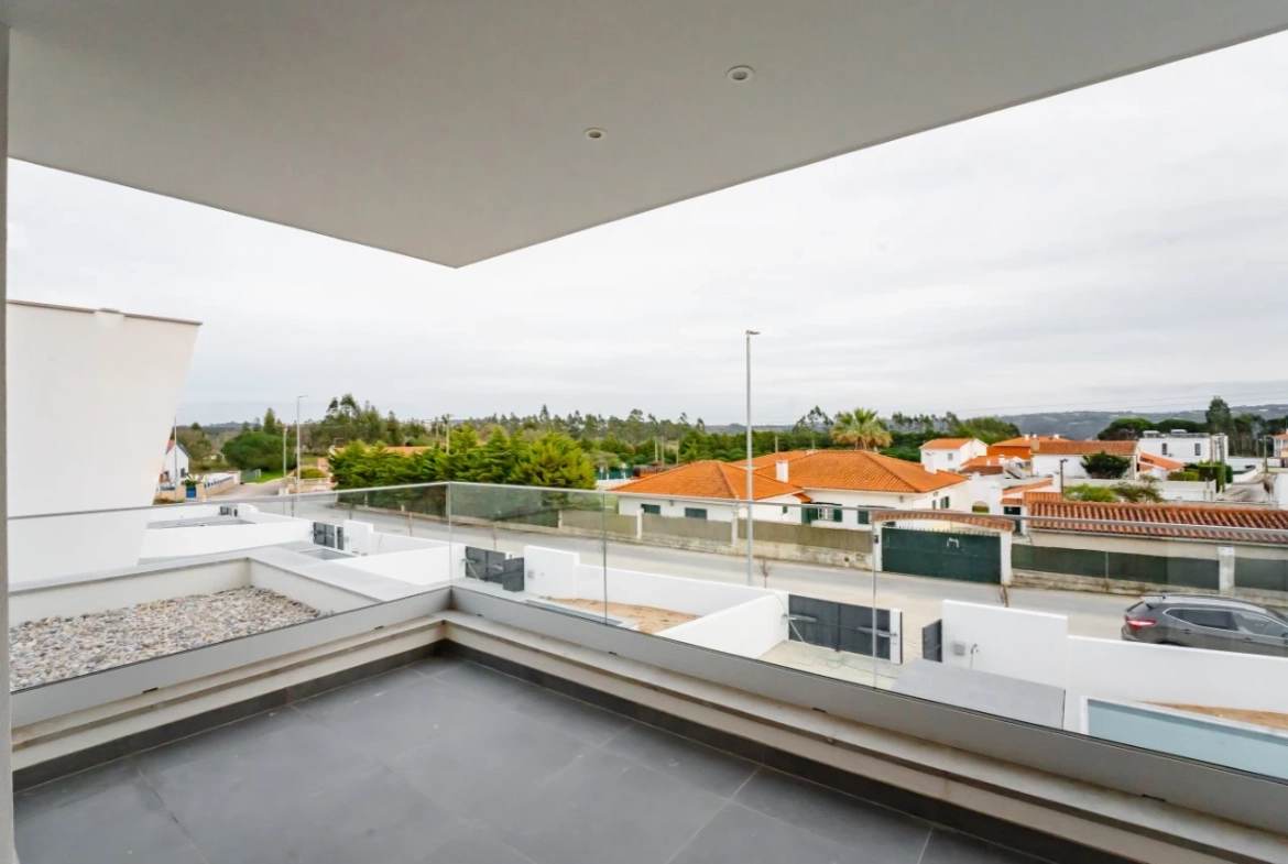 MORADIAS T3 NOVAS COM PISCINA A 5 MINUTOS DAS CALDAS DA RAINHA E DE ÓBIDOS