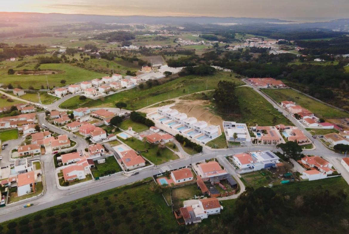MORADIAS T3 NOVAS COM PISCINA A 5 MINUTOS DAS CALDAS DA RAINHA E DE ÓBIDOS